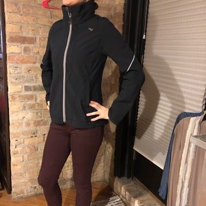 Lolë jacket with hidden hood